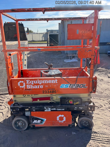 2022 JLG ES1330L