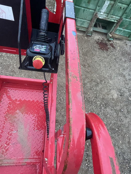 2020 MEC 1330SE Solid NM Tires, Steel Swing out Doors, LCS, Beacon, 900W Inverter