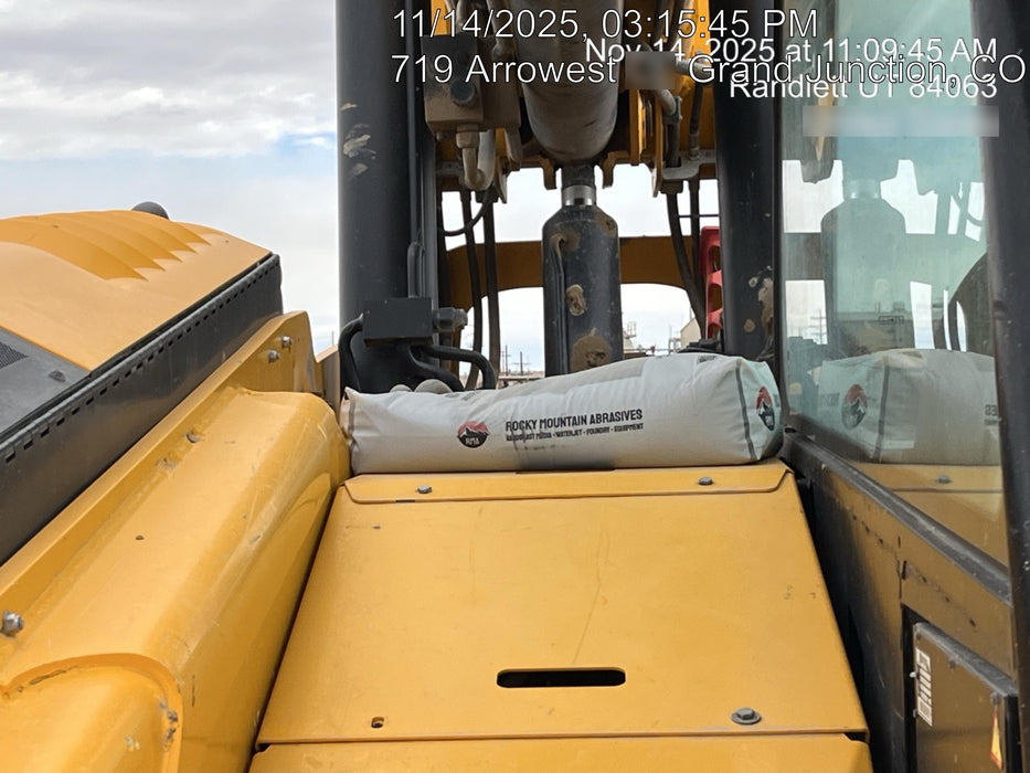 2019 JCB 512-56 Enclosed Cab, 109 HP, Solid Tires, Worklights, Beacon, Aux Hydraulics, Lifting Eye w/66" Carriage/60" Forks