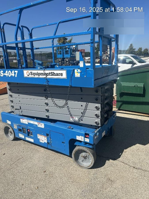 2019 Genie GS-4047 Folding rails with half height swing gate
