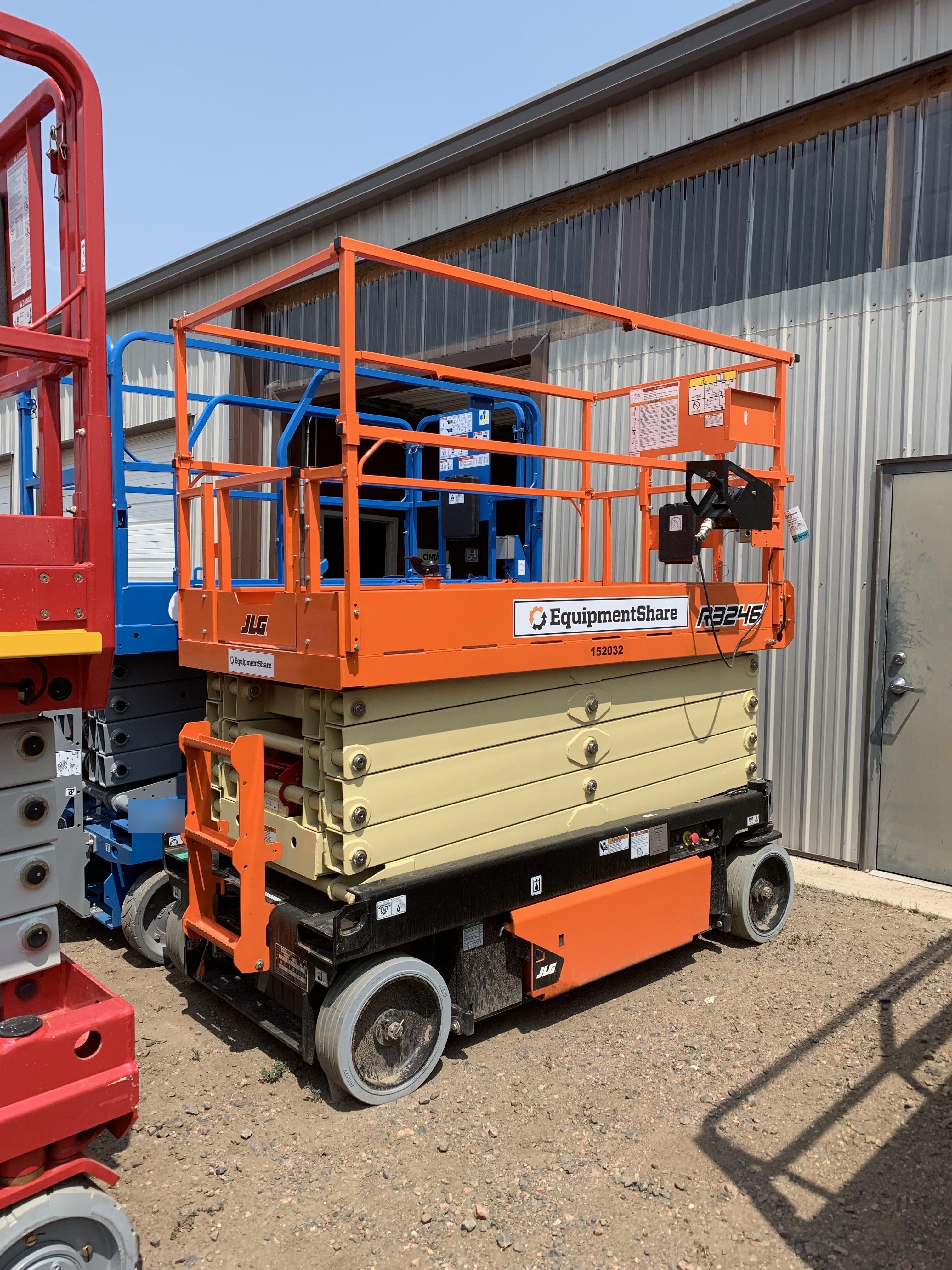 2021 JLG R3246
