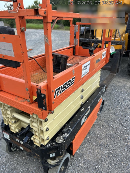 2023 JLG ES1932