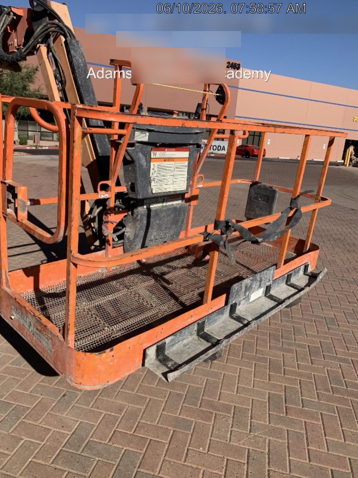 2023 JLG 660SJ