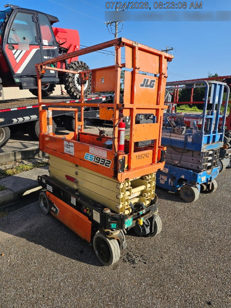 2021 JLG ES1932