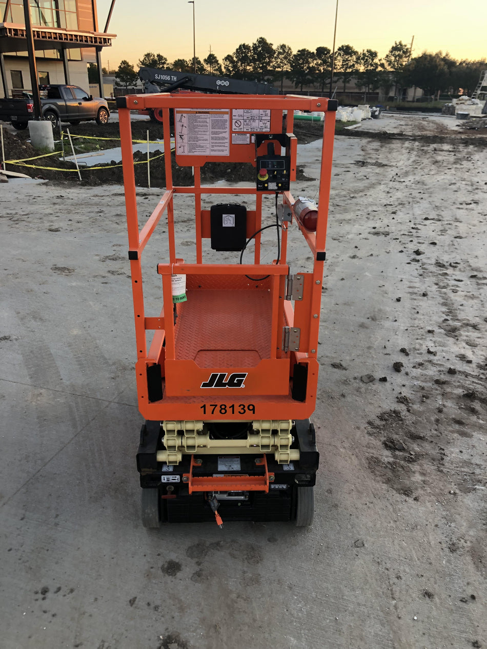 2021 JLG ES1330L