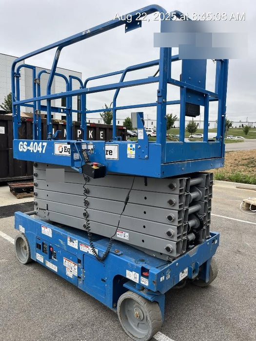 2019 Genie GS-4047 Folding rails with half height swing gate