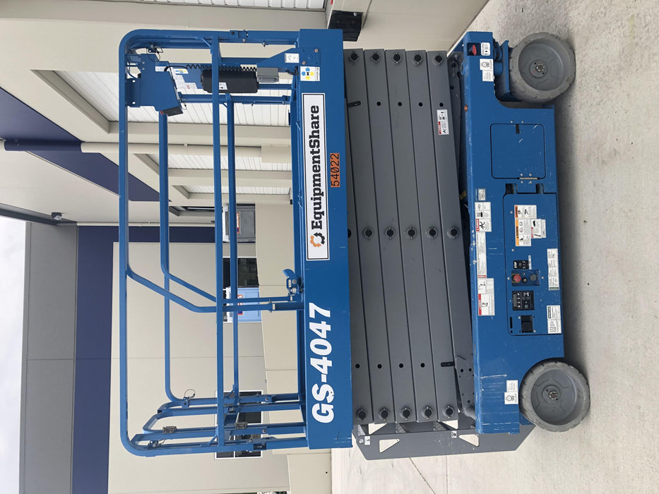 2019 Genie GS-4047 Folding rails with half height swing gate, 800W Inverter