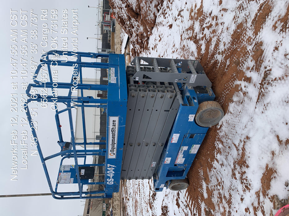 2019 Genie GS-4047 Folding rails with half height swing gate