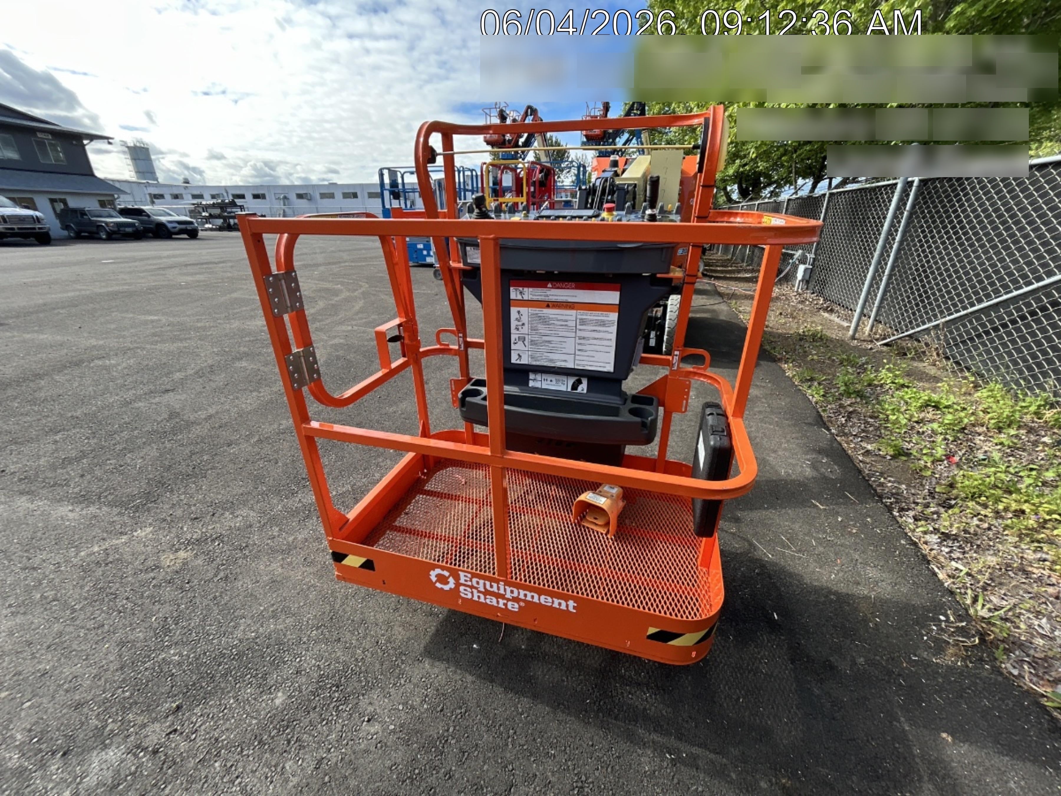 2025 JLG E300AJP