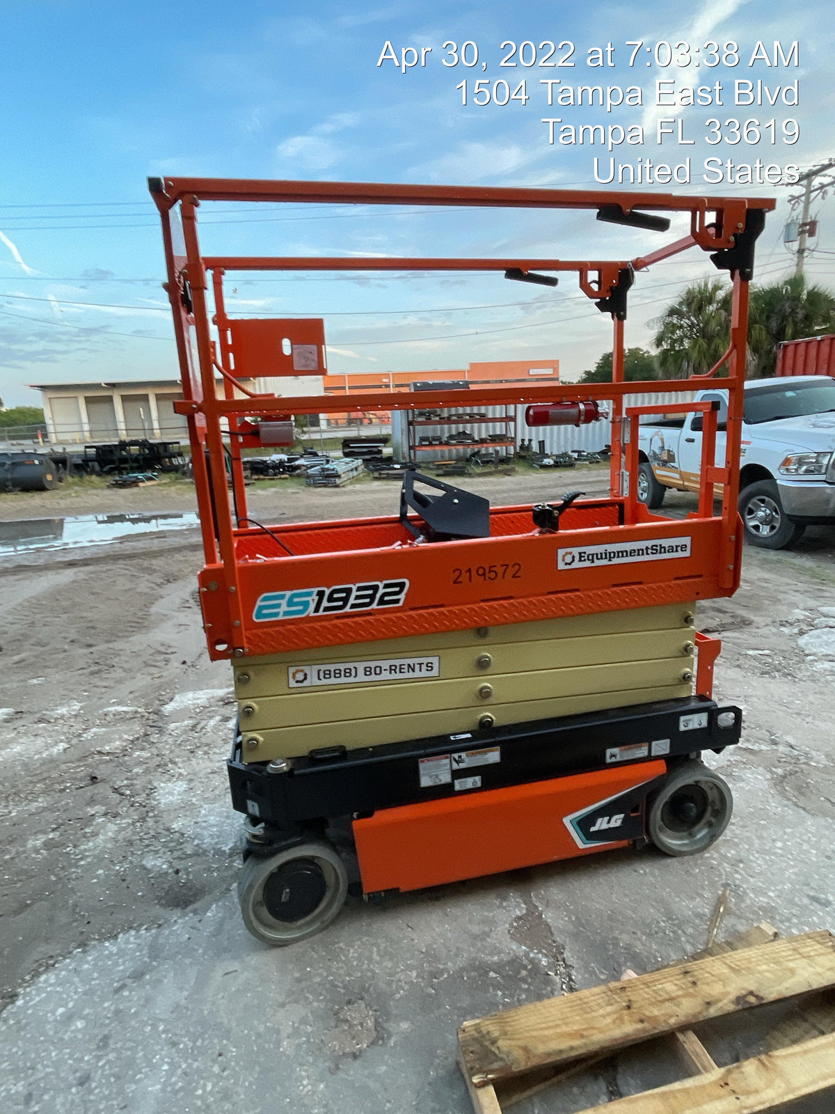 2022 JLG ES1932