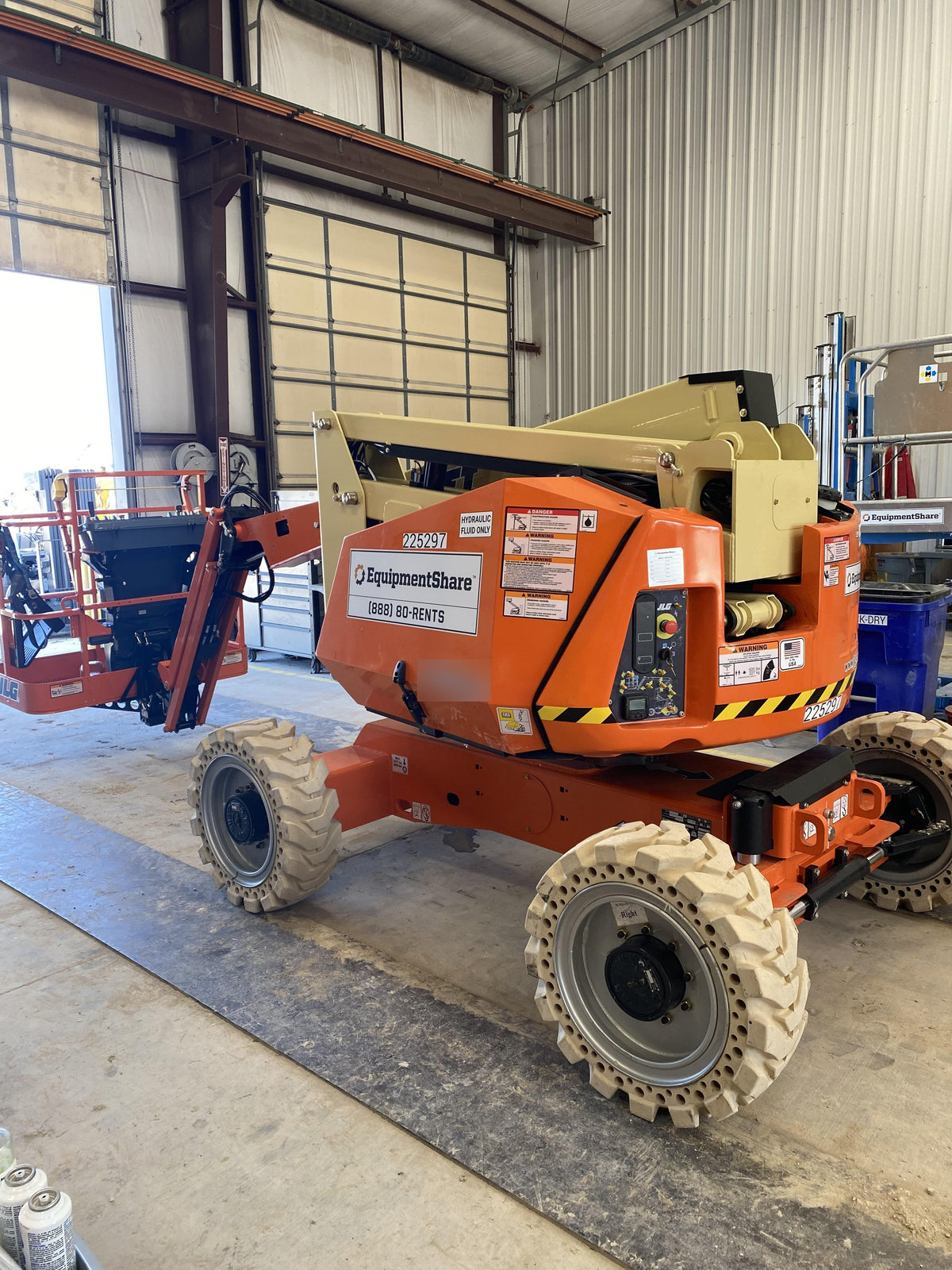 2022 JLG 340AJ