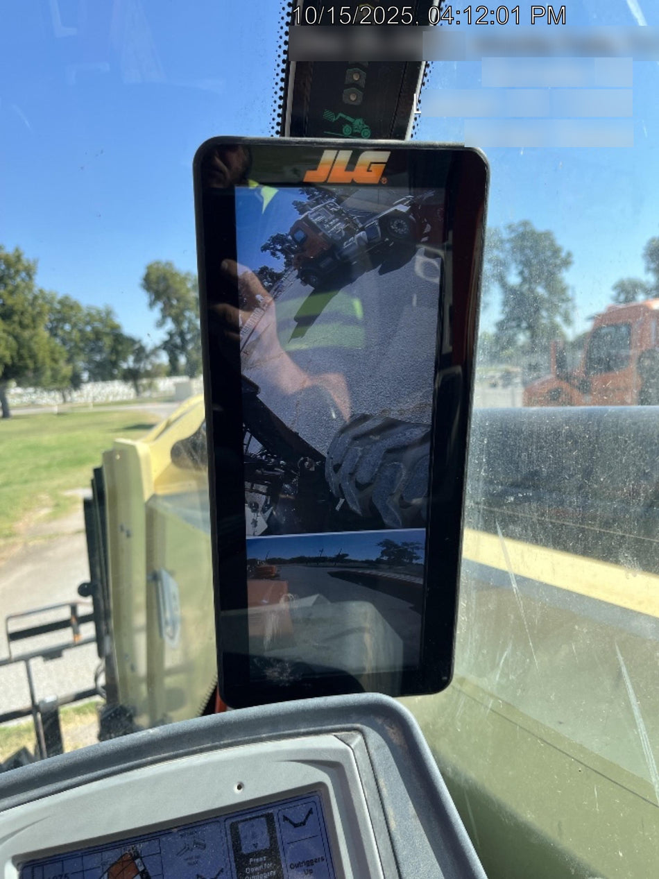 2022 JLG 1075