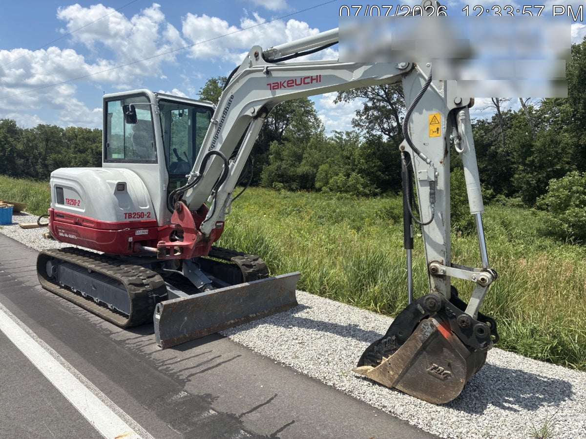 2025 TAKEUCHI TB250-2CR