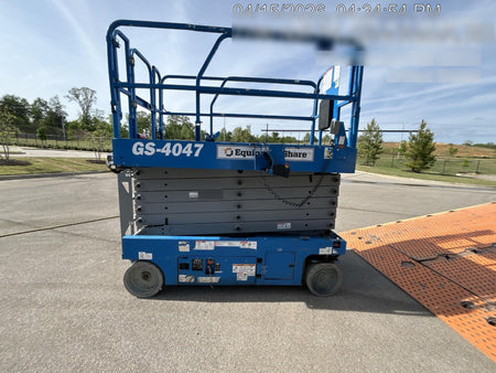 2019 Genie GS-4047 Folding rails with half height swing gate