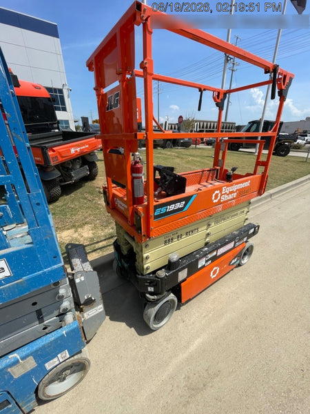 2025 JLG ES1932