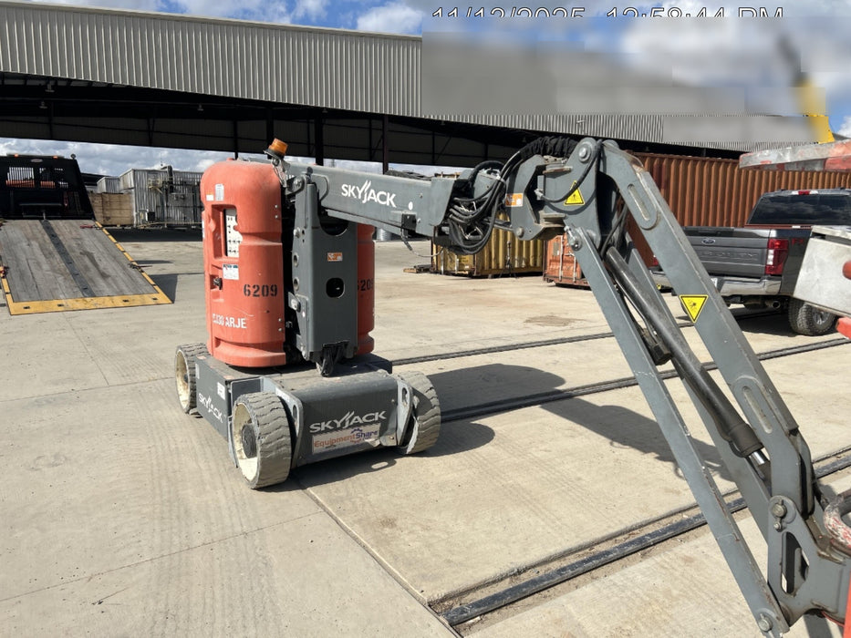 2017 SKYJACK SJ30 AJE