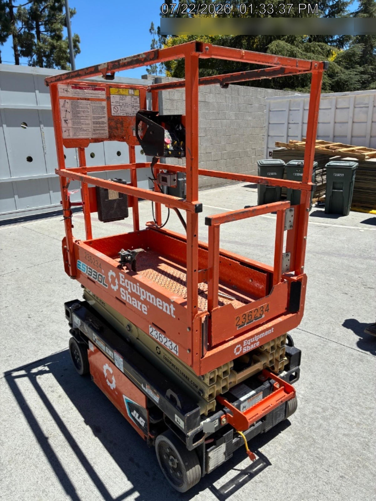 2022 JLG ES1330L