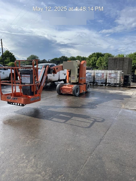 2019 JLG E300AJP