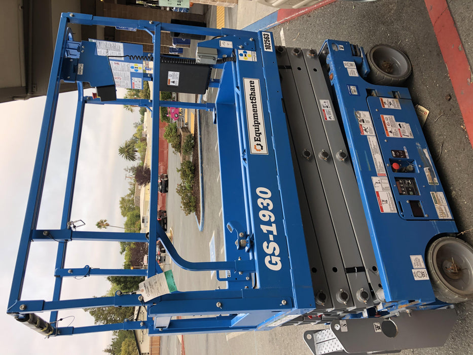 2020 Genie GS-1930 Solid Non Marking Tires, Beacon, Folding rails with half height swing gate, 800W Inverter