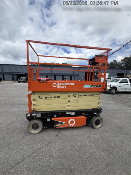 2022 JLG ES3246