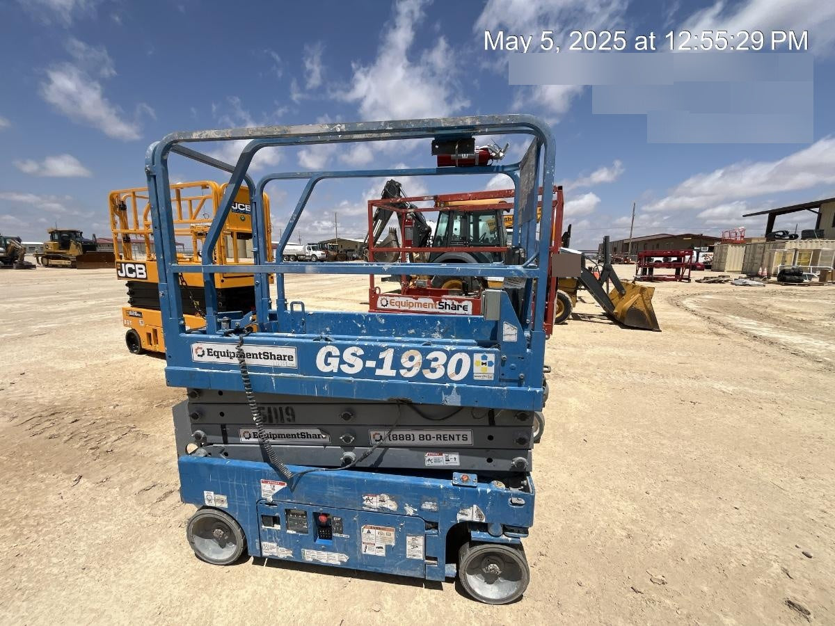 2019 Genie GS-1930 Fixed Rails with Chain Entry