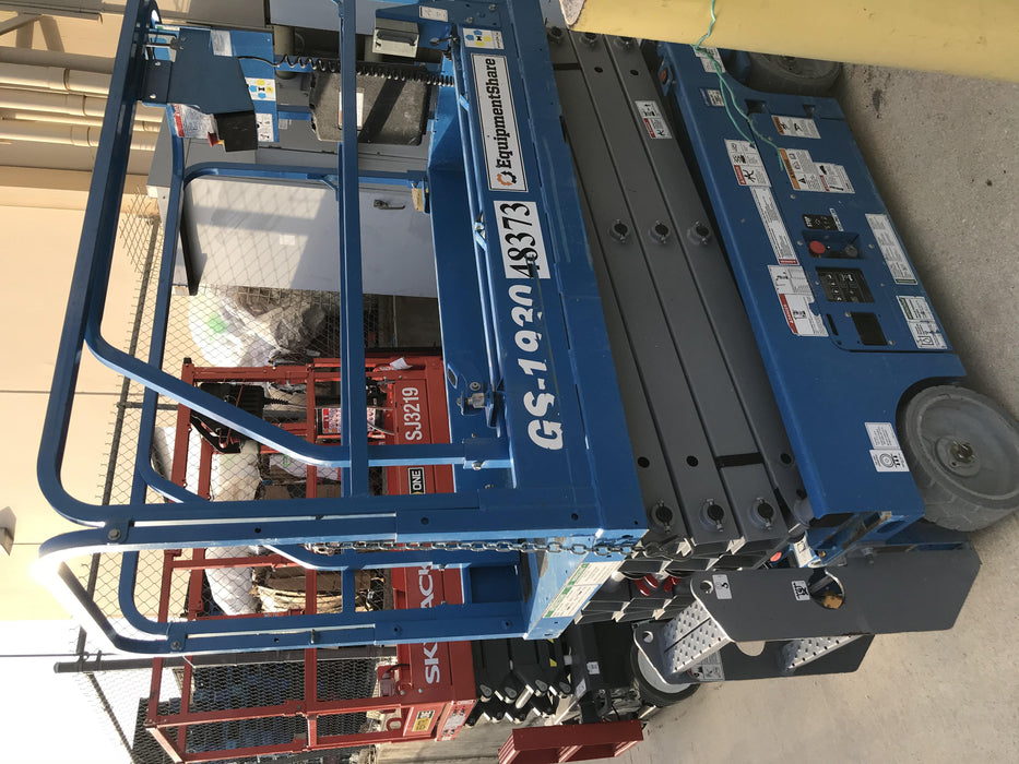 2019 Genie GS-1930 Fixed rails with chain Entry