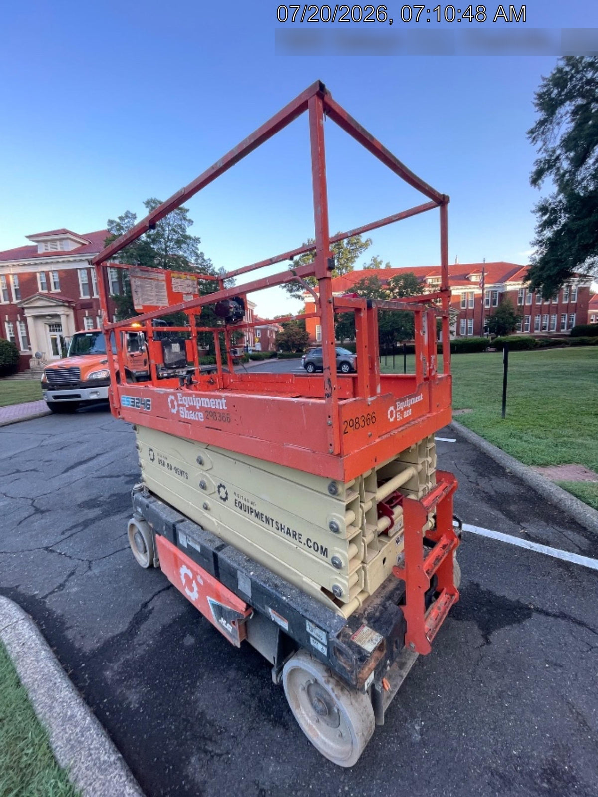 2023 JLG ES3246