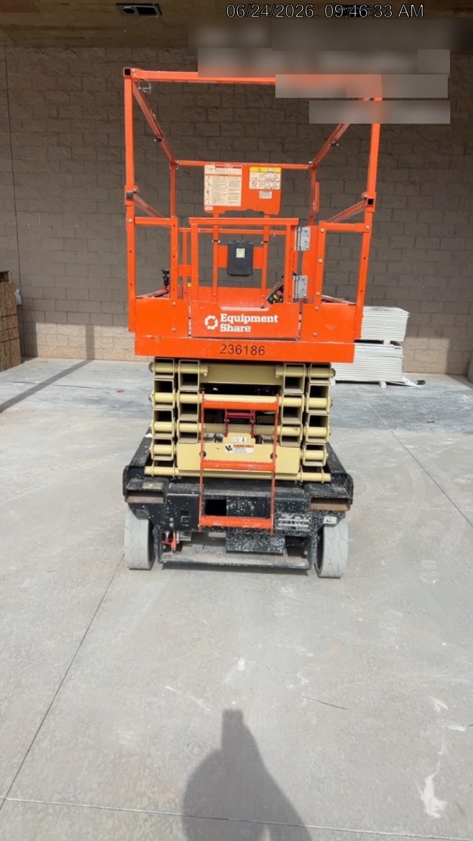 2022 JLG ES3246