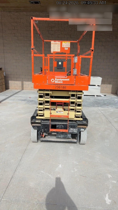 2022 JLG ES3246