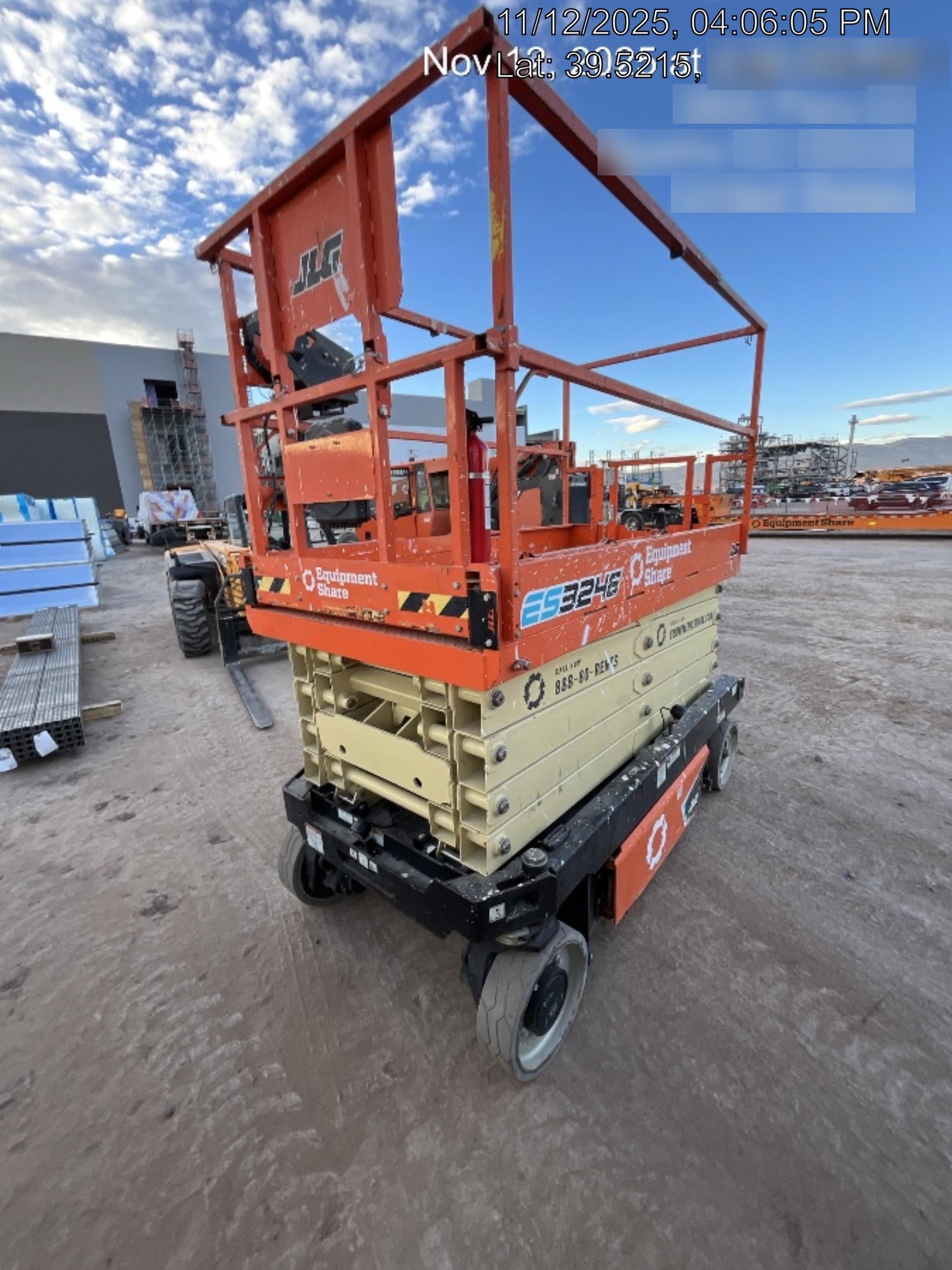 2022 JLG ES3246