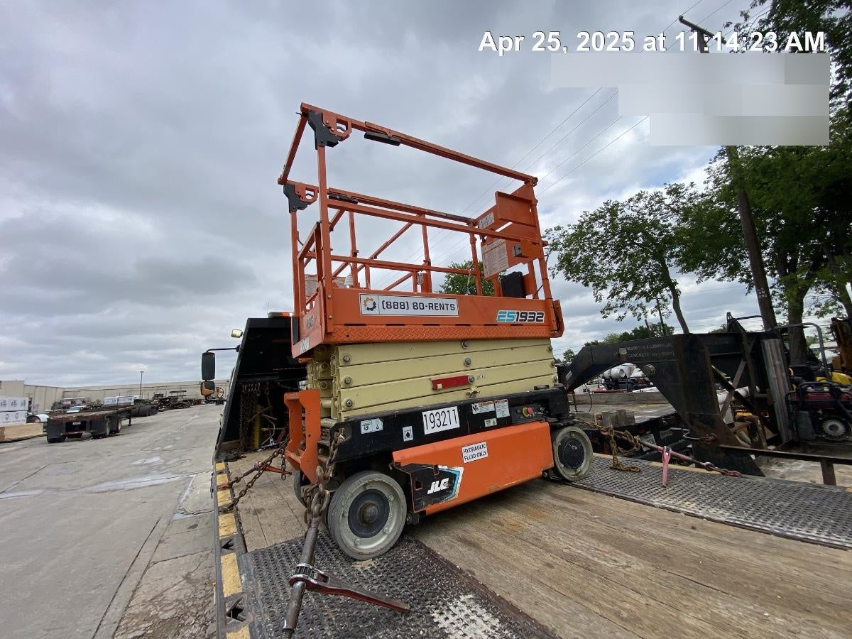 2021 JLG ES1932