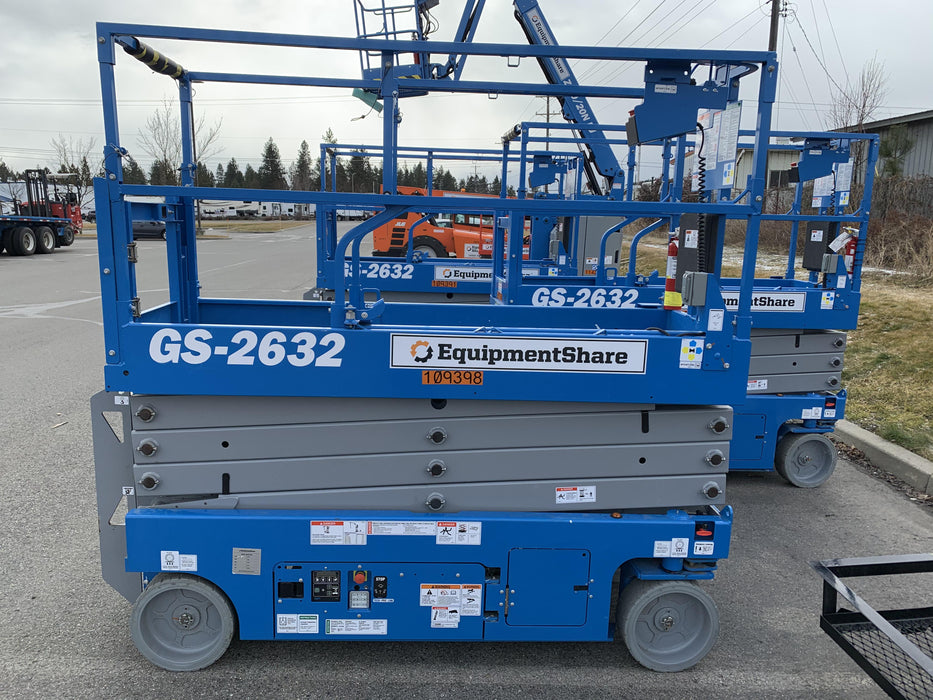 2020 Genie GS-2632 Solid NM Tires, Folding Rails with Half-Height Swing Gate, Beacon, 800W Invertor