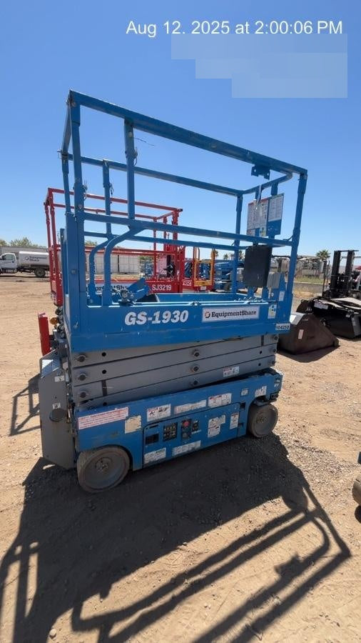 2020 Genie GS-1930 Solid Non Marking Tires, Beacon, Folding rails with half height swing gate, 800W Inverter