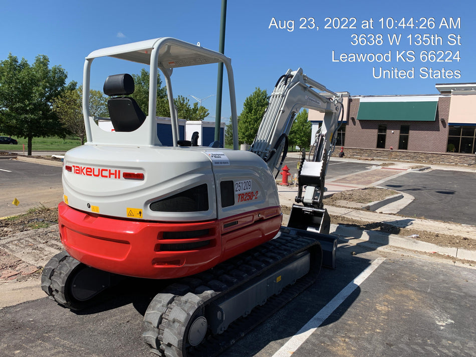 2022 TAKEUCHI TB250-2R