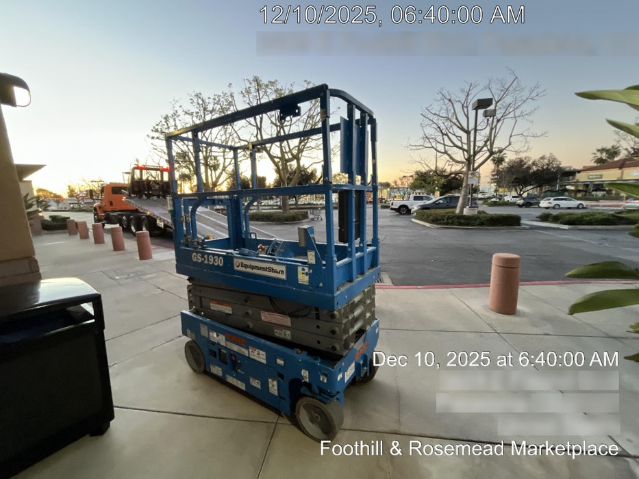 2020 Genie GS-1930 Solid Non Marking Tires, Beacon, Folding rails with half height swing gate, 800W Inverter