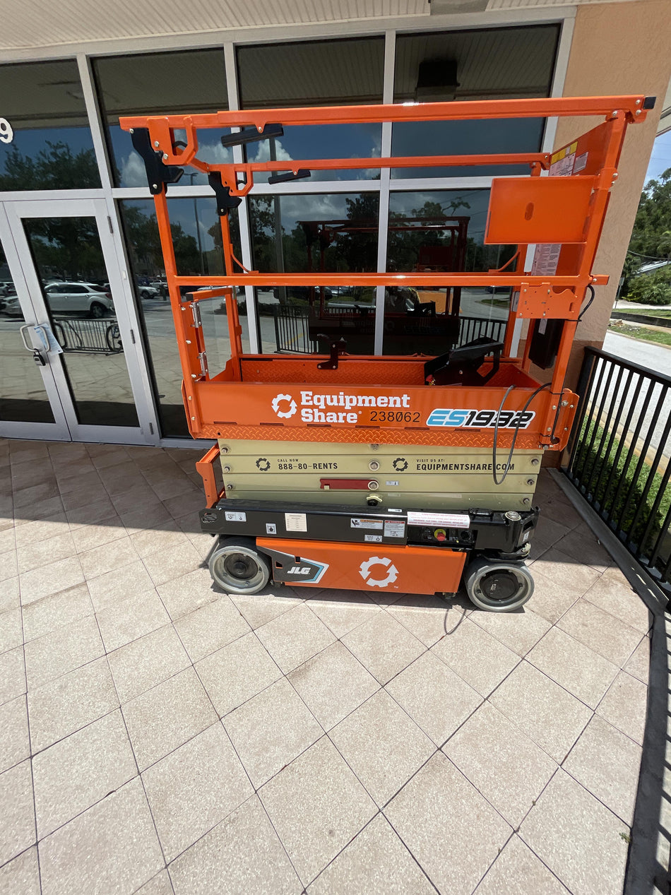 2022 JLG ES1932