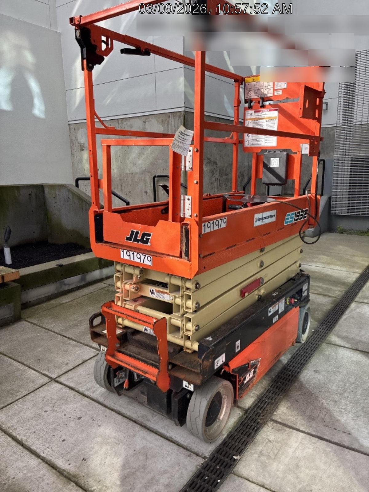 2021 JLG ES1932