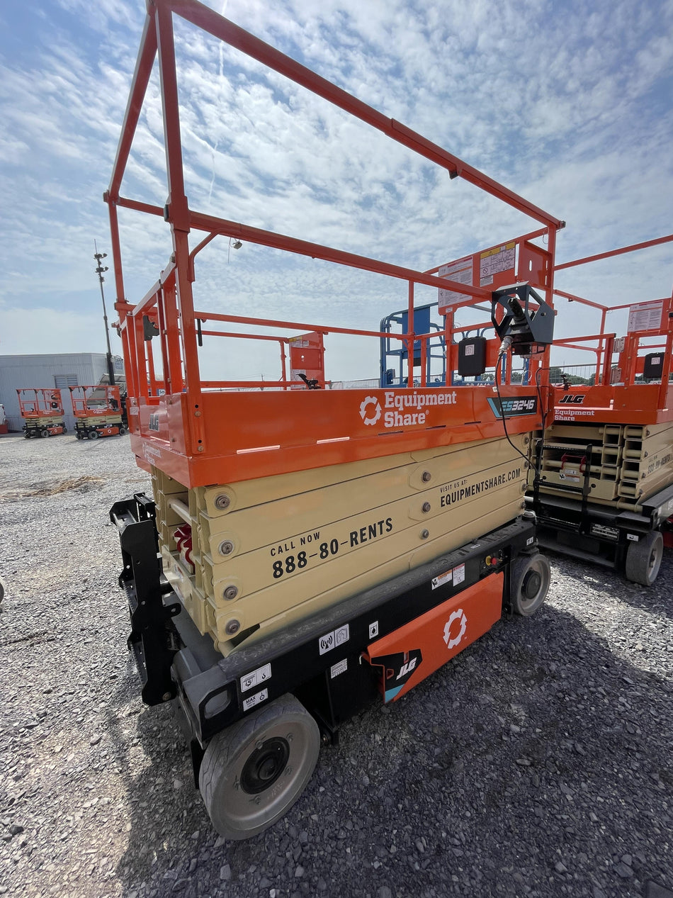 2025 JLG ES3246