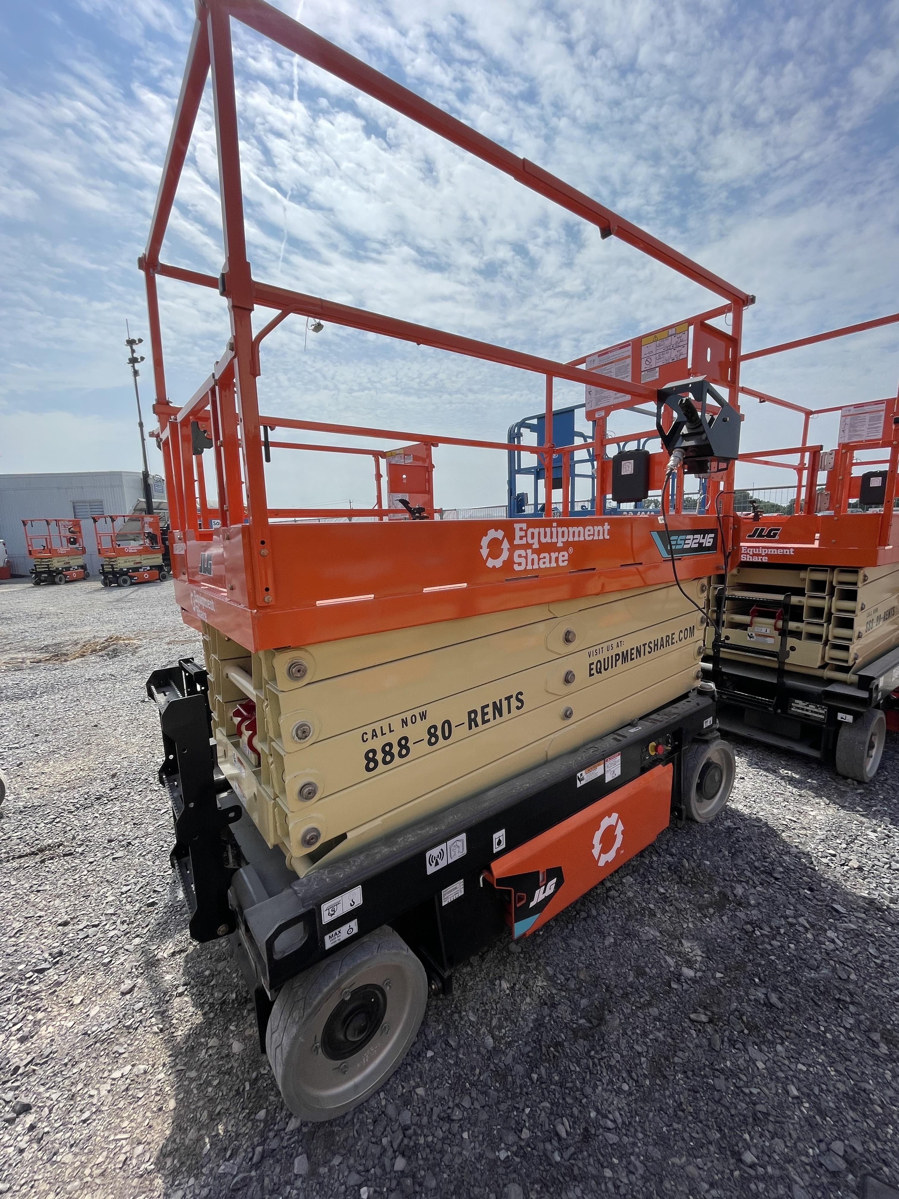 2025 JLG ES3246