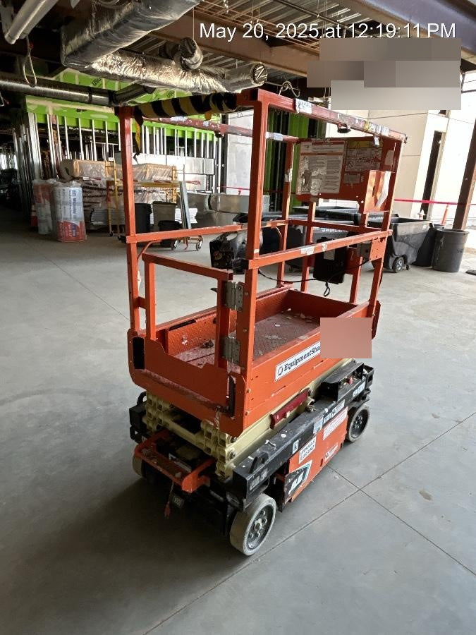 2022 JLG ES1330L