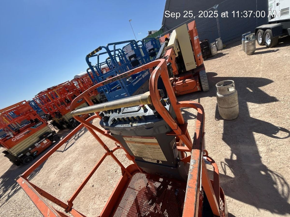 2019 JLG E300AJP