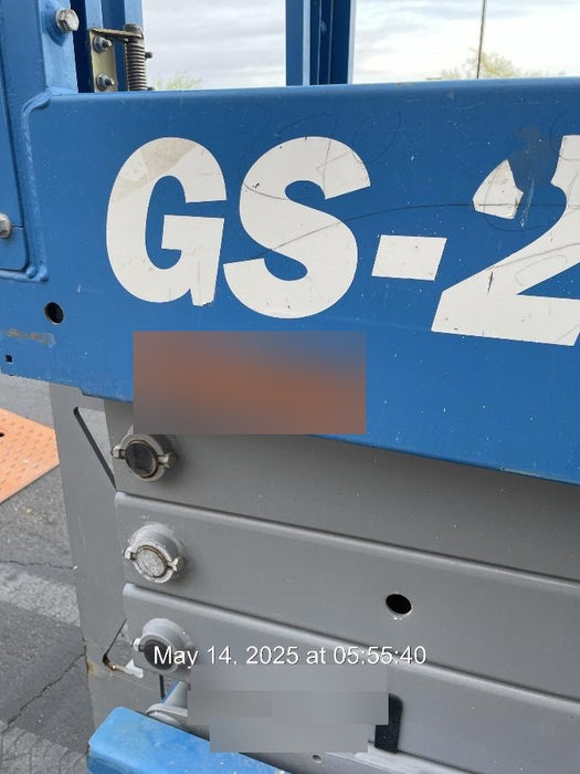 2019 Genie GS-2632 Folding rails with half height swing gate