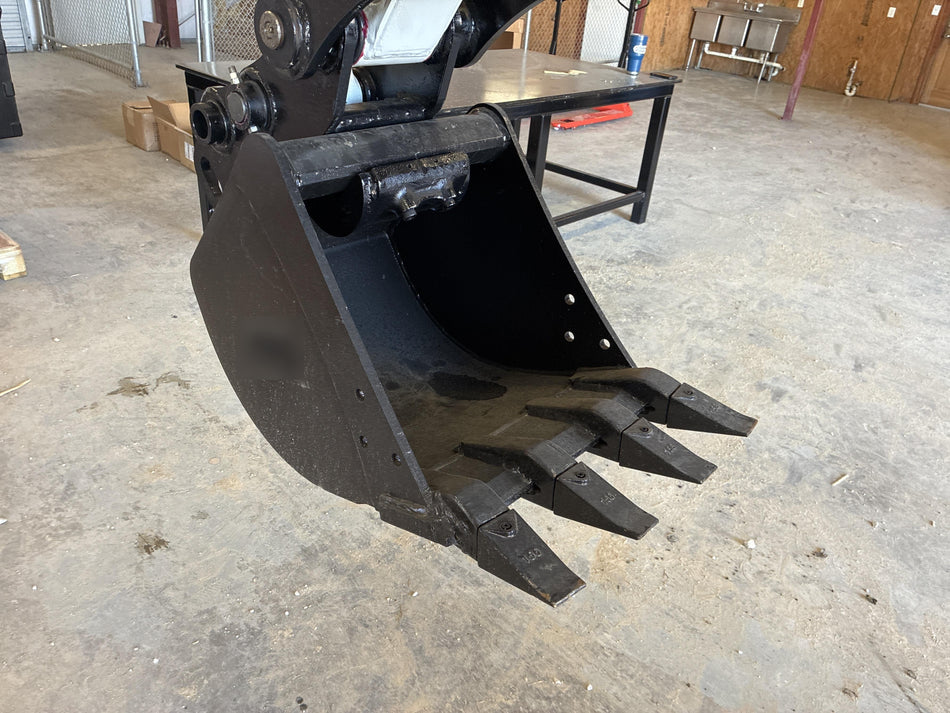 2025 TAKEUCHI 18" HD Bucket - Takeuchi