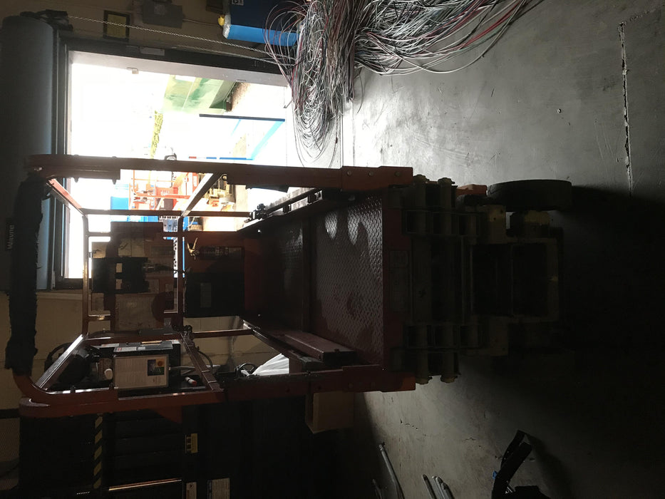 2017 JLG 1930ES Standard Options