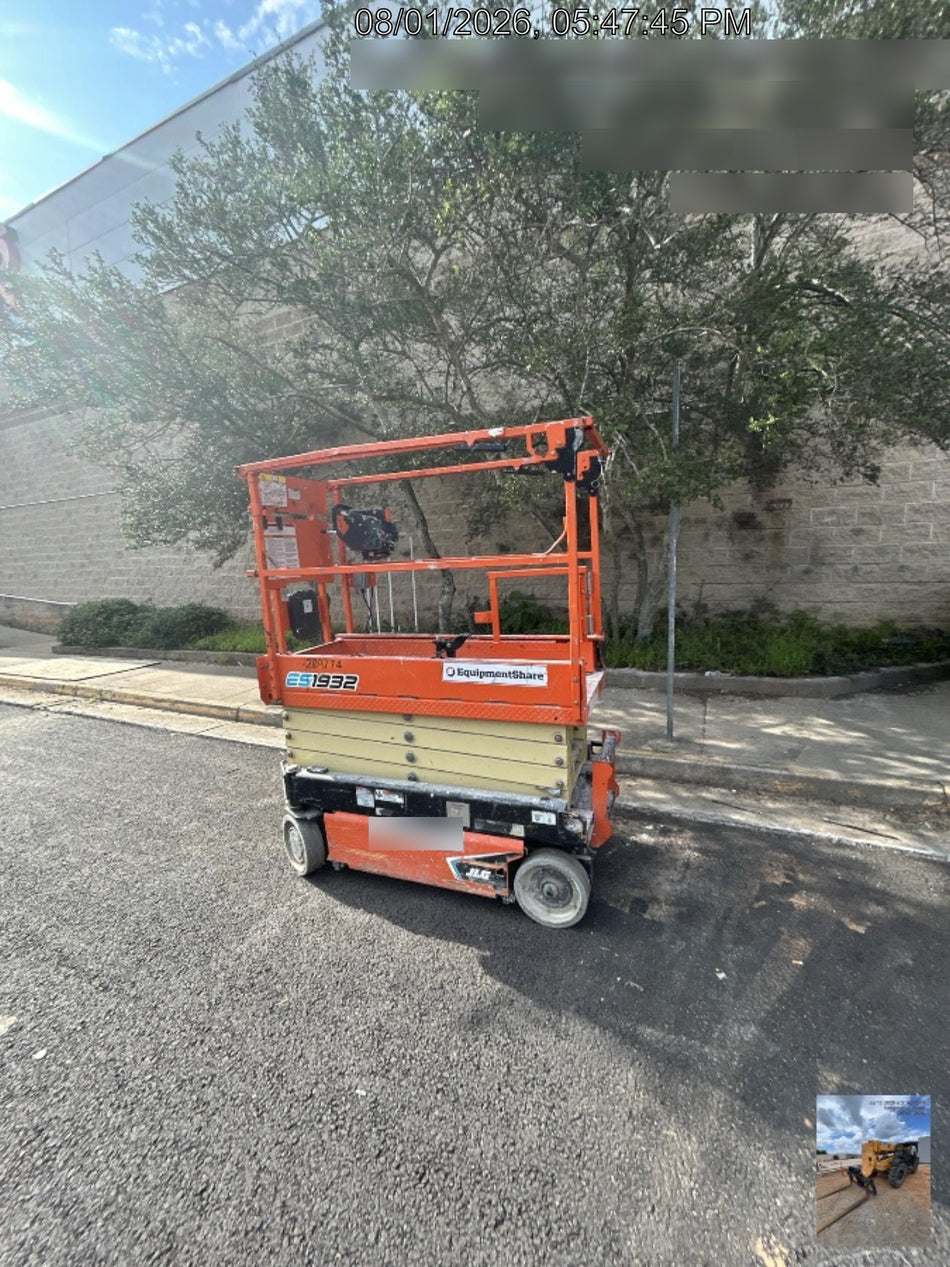 2022 JLG ES1932