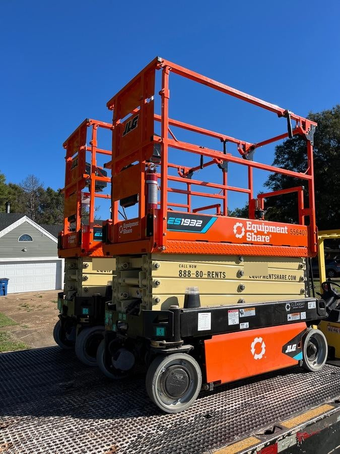2025 JLG ES1932