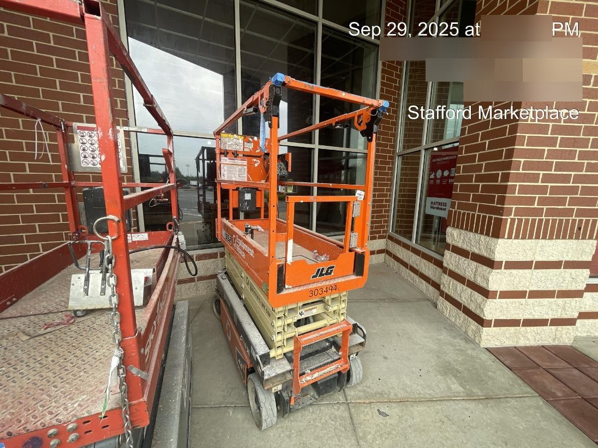 2023 JLG ES1932