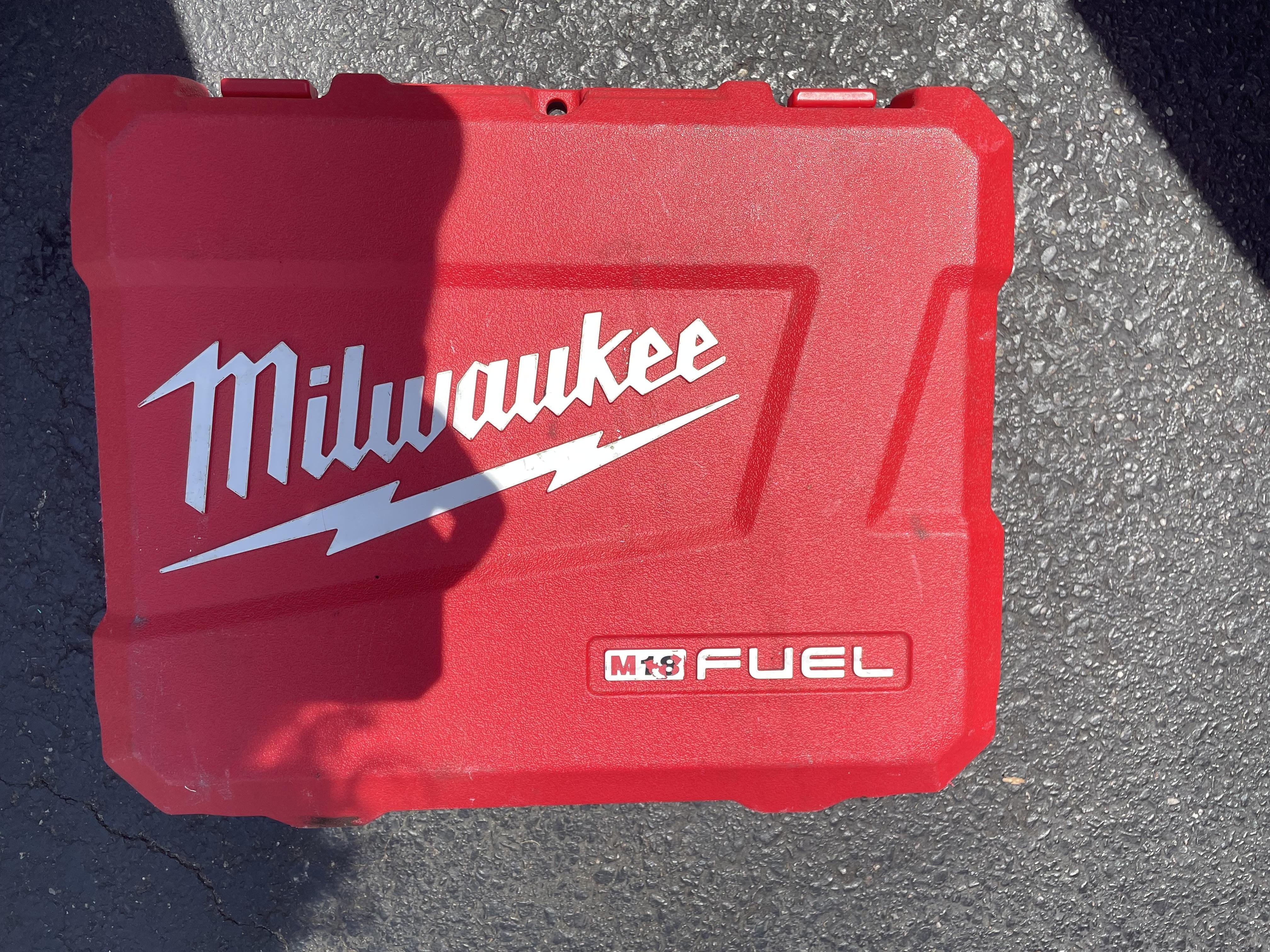 2023 MILWAUKEE 2864-22R