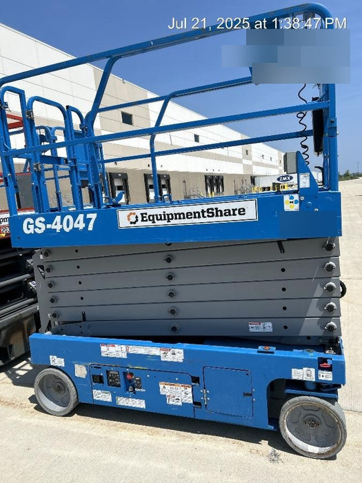 2019 Genie GS-4047 Folding rails with half height swing gate