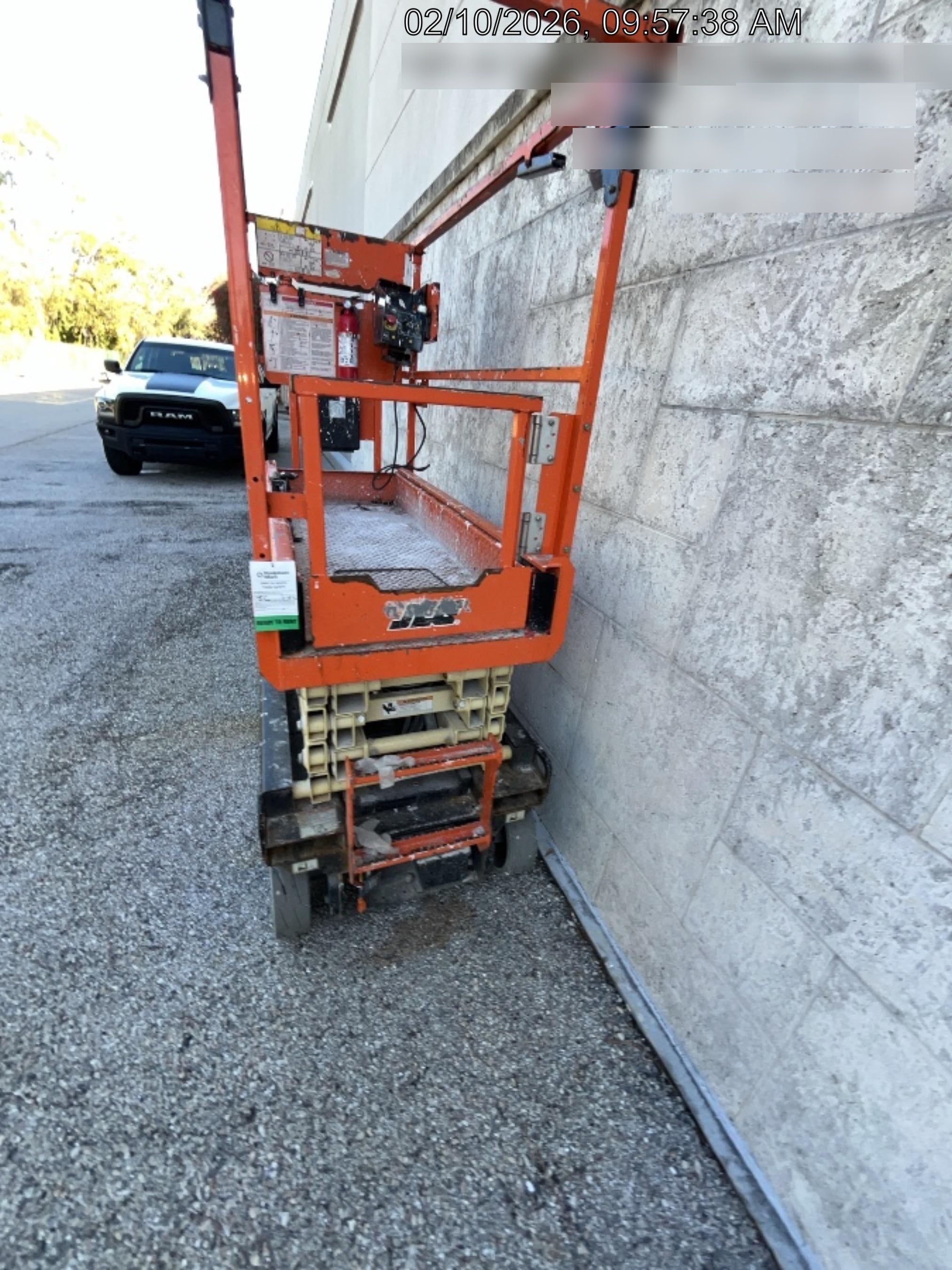 2023 JLG ES1932